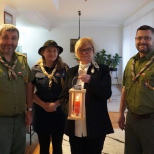 Wojewoda podkarpacki Teresa Kubas-Hul odbiera Betlejemskie Światełko Pokoju