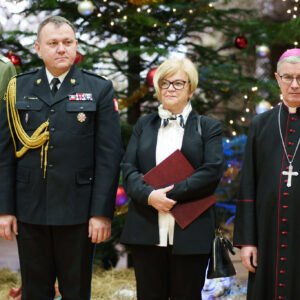 Przedstawiciele służb mundurowych biorący udział w spotkaniu opłatkowym