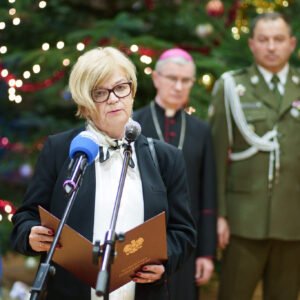 Przedstawiciele służb mundurowych biorący udział w spotkaniu opłatkowym