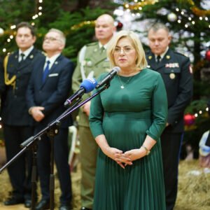 Przedstawiciele służb mundurowych biorący udział w spotkaniu opłatkowym