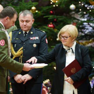 Przedstawiciele służb mundurowych biorący udział w spotkaniu opłatkowym