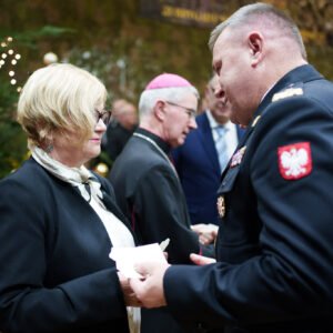 Przedstawiciele służb mundurowych biorący udział w spotkaniu opłatkowym