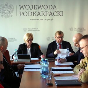 Uczestnicy konferencji prasowej wojewody