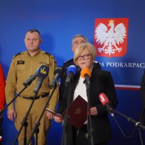 Uczestnicy konferencji prasowej wojewody