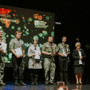 Uczestnicy gali harcerskiej