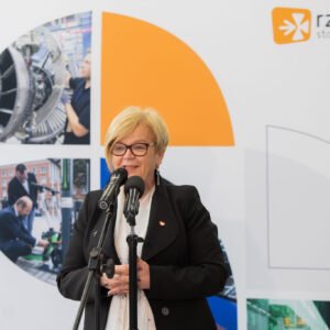 Uczestnicy spotkania na temat przyszłości kształcenia zawodowego