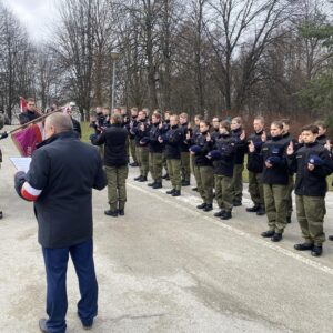 Uczestnicy uroczystości upamiętniających 84. rocznicę masowej deportacji Polaków na Sybir