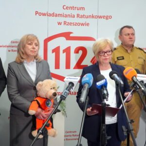 Uczestnicy obchodów 112
