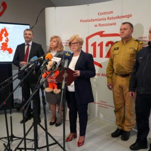 Uczestnicy obchodów 112