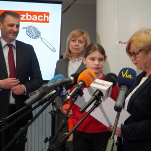 Uczestnicy obchodów 112