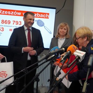 Uczestnicy obchodów 112