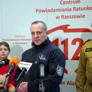 Uczestnicy obchodów 112