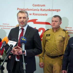 Uczestnicy obchodów 112