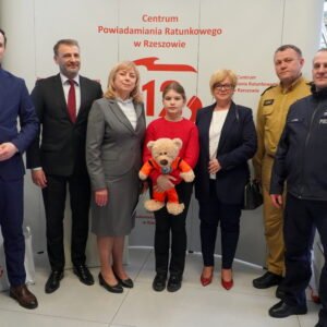 Uczestnicy obchodów 112