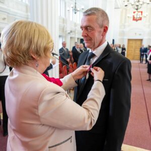Wojewoda podkarpacki Teresa Kubas-Hul wręcza odznaczenia państwowe