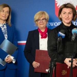 Uczestnicy konferencji prasowej wojewody