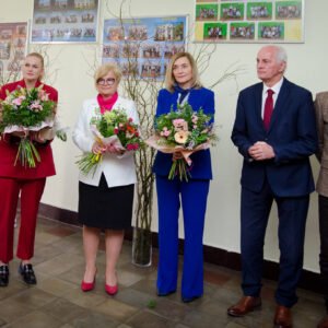 Uczestnicy spotkania z minister edukacji Barbarą Nowacką