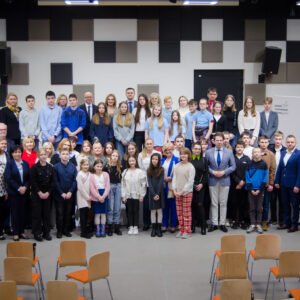 Uczestnicy spotkania z minister edukacji Barbarą Nowacką