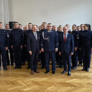 Uczestnicy ceremonii ślubowania policjantów