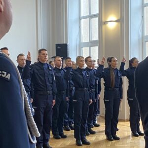 Uczestnicy ceremonii ślubowania policjantów