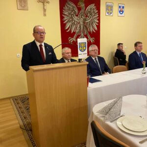 Wicewojewoda przemawia podczas uroczystości