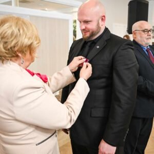 Wojewoda podkarpacki Teresa Kubas-Hul wręcza odznaczenia państwowe