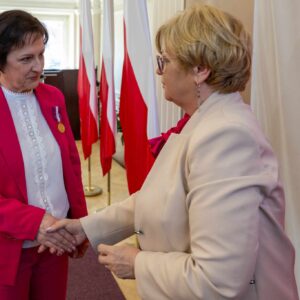 Wojewoda podkarpacki Teresa Kubas-Hul wręcza odznaczenia państwowe