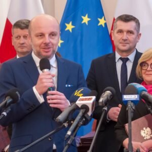 Uczestnicy konferencji prasowej wojewody