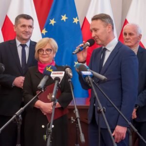 Uczestnicy konferencji prasowej wojewody