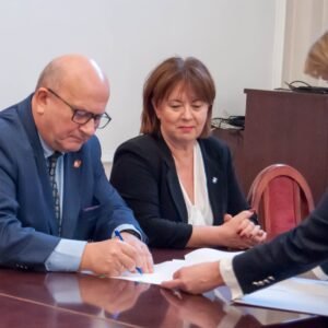 Uczestnicy konferencji prasowej wojewody