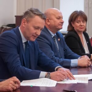Prezydent Mielca Jacek Wiśniewski podczas spotkania z samorządami
