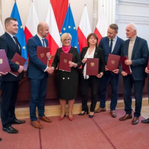 Uczestnicy konferencji prasowej wojewody