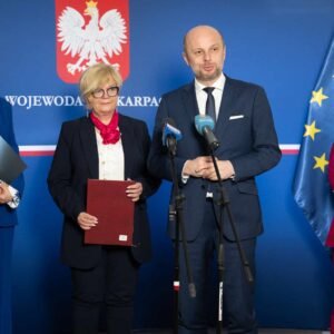 Uczestnicy konferencji prasowej wojewody
