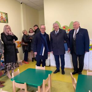 Wicewojewoda podczas otwarcia żłobka