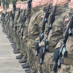 Żołnierze podczas uroczystej przysięgi