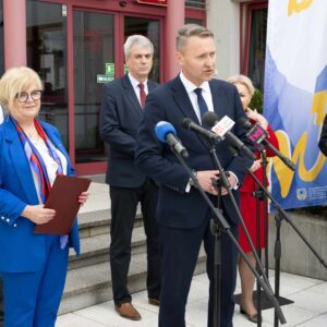 Uczestnicy otwarcia punktu paszportowego