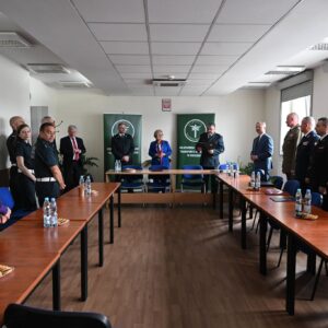 Uczestnicy uroczystości z okazji wręczenia powołania wojewódzkiemu inspektorowi transportu drogowego