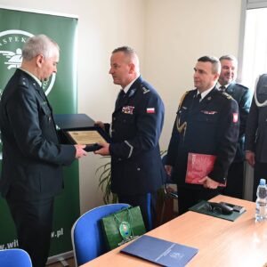 Uczestnicy uroczystości z okazji wręczenia powołania wojewódzkiemu inspektorowi transportu drogowego