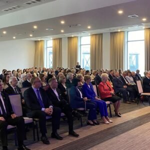 Uczestnicy uroczystości z okazji jubileuszu nadzoru budowlanego