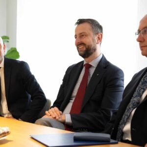 Uczestnicy spotkania w gabinecie wojewody