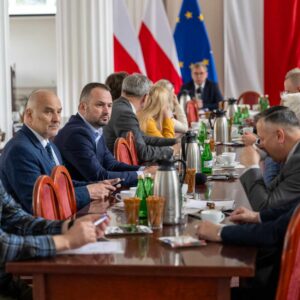 Uczestnicy spotkania wojewody z samorzadami