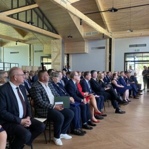 Uczestnicy obchodów jubileuszu pogotowia ratunkowego w Mielcu