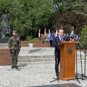 Uczestnicy uroczystości patriotycznych