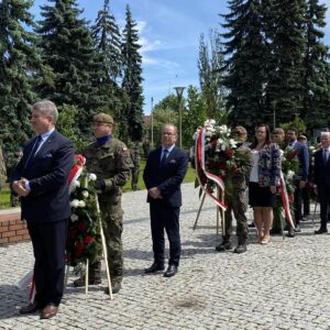 Uczestnicy uroczystości patriotycznych