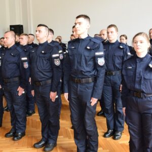 Uczestnicy uroczystego ślubowania policjantów