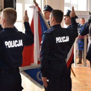 Uczestnicy uroczystego ślubowania policjantów
