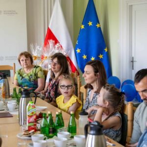 Wojewoda podczas spotkania z rodzinami zastępczymi