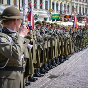Uczestnicy uroczystości z okazji Święta Konstytucji 3 maja