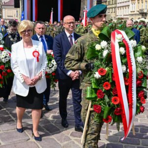 Uczestnicy uroczystości z okazji Święta Konstytucji 3 maja