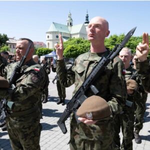 Uczestnicy przysięgi wojsk obrony terytorialnej